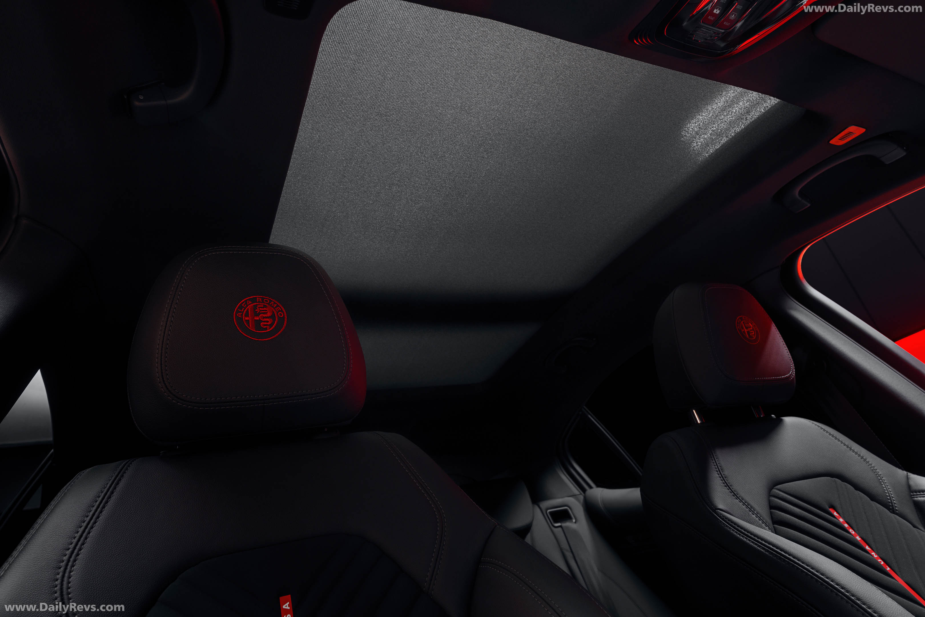 2027 Alfa Romeo Stelvio Luna Rossa Interior